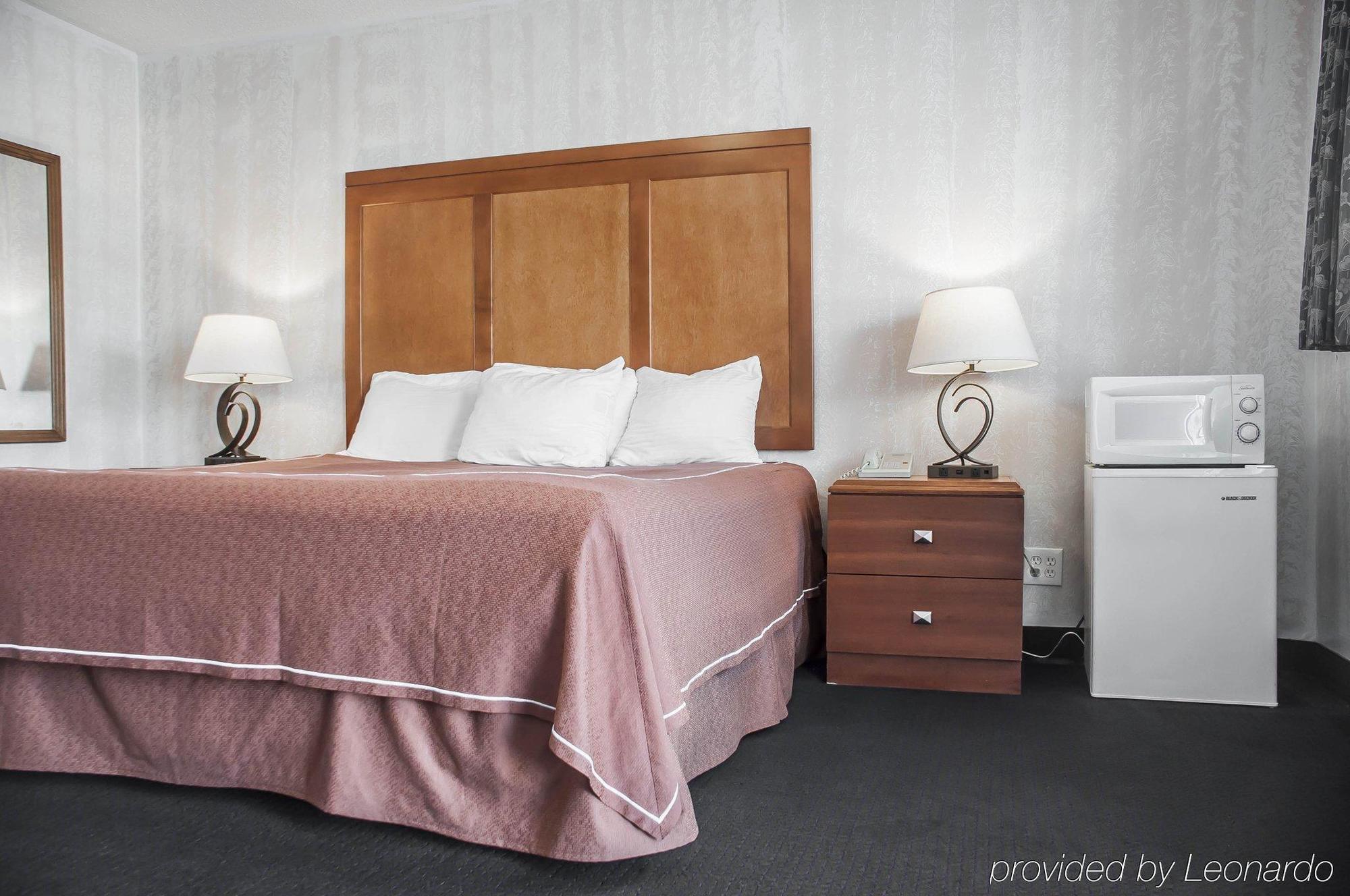 Castle Inn & Suites Niagara Falls Zewnętrze zdjęcie