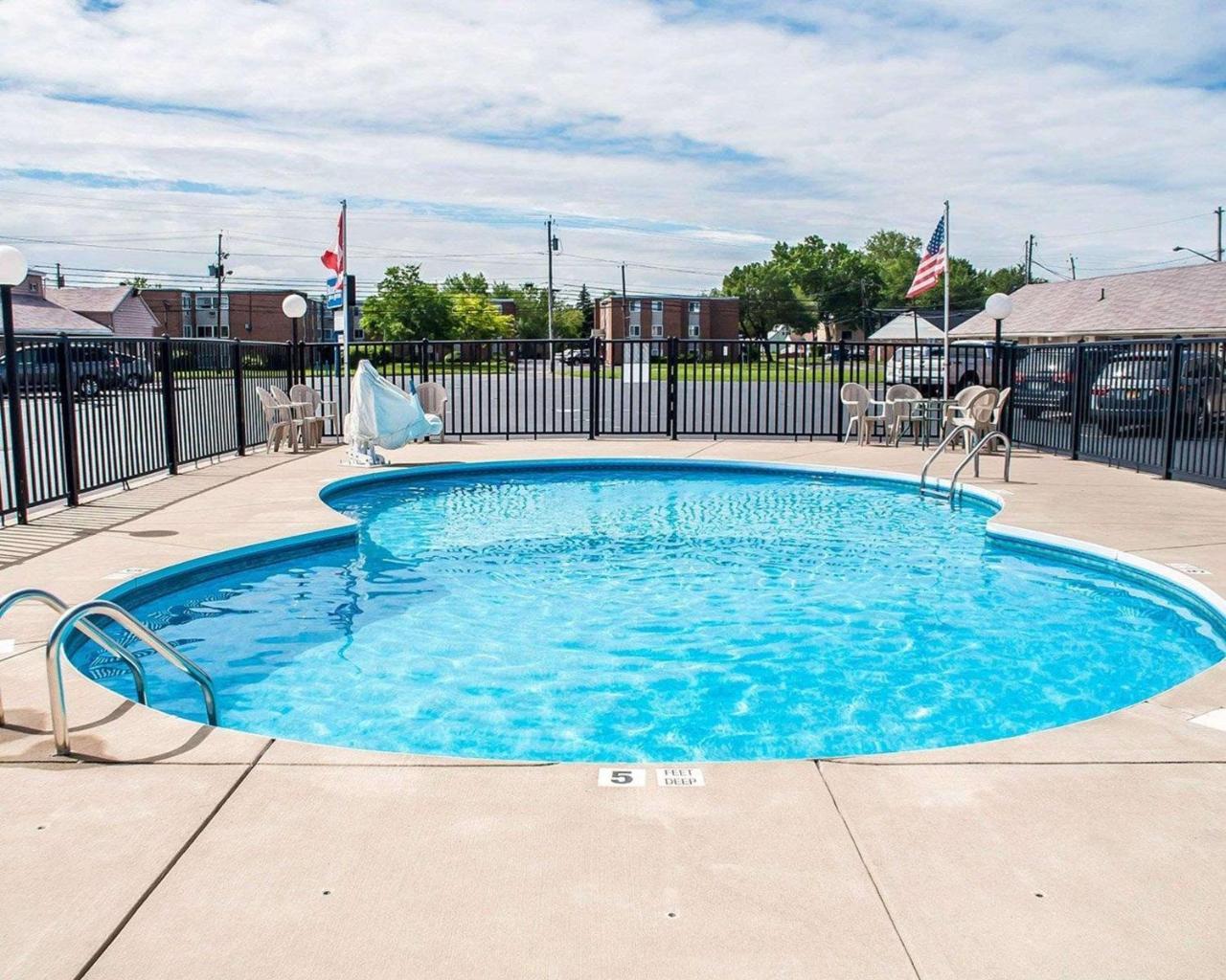 Castle Inn & Suites Niagara Falls Zewnętrze zdjęcie